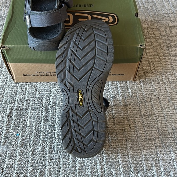 Keen Men\'s Black Sandals main image 6